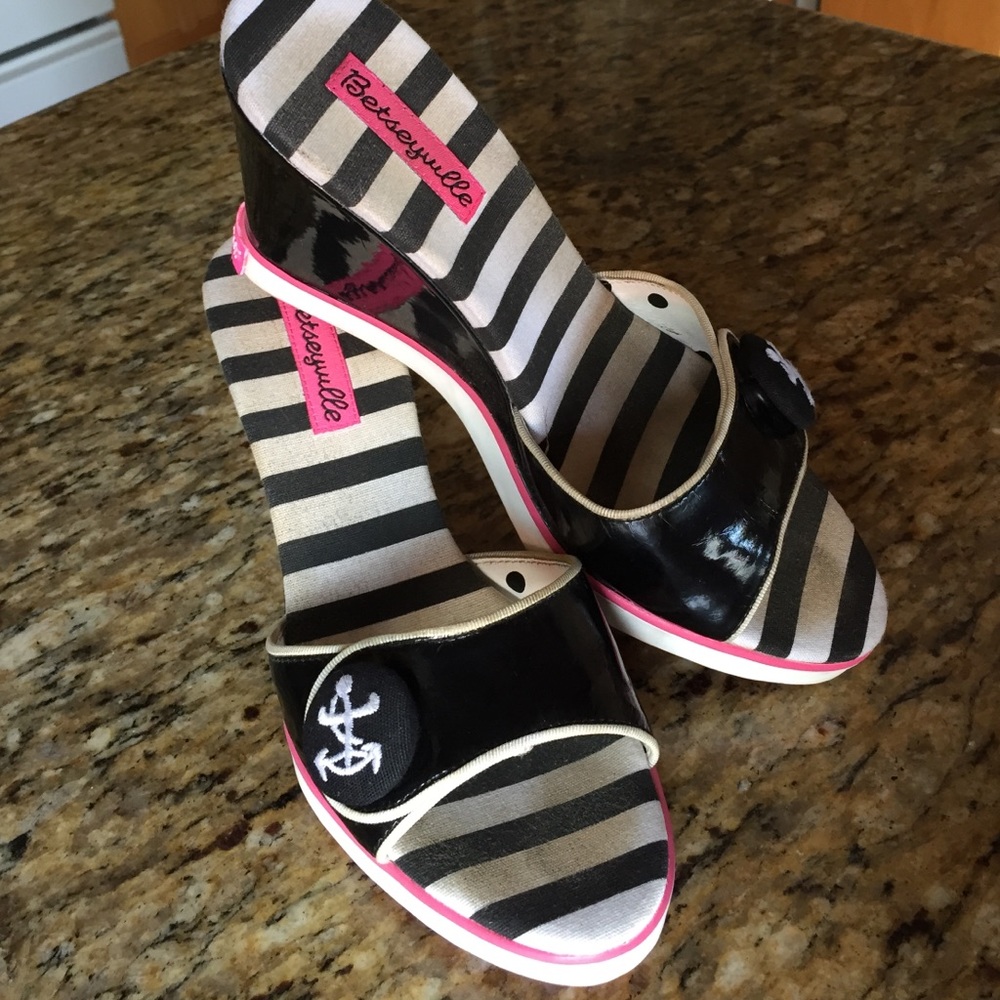 Betsy Johnson Nautical wedge sandals!